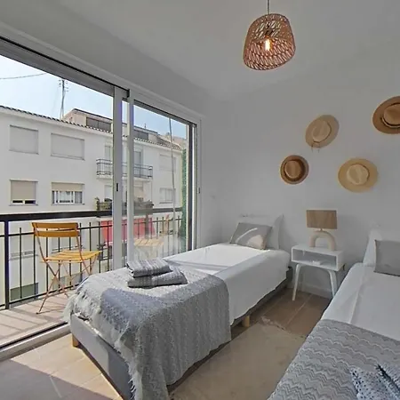 Apartment La Perla-holidays *